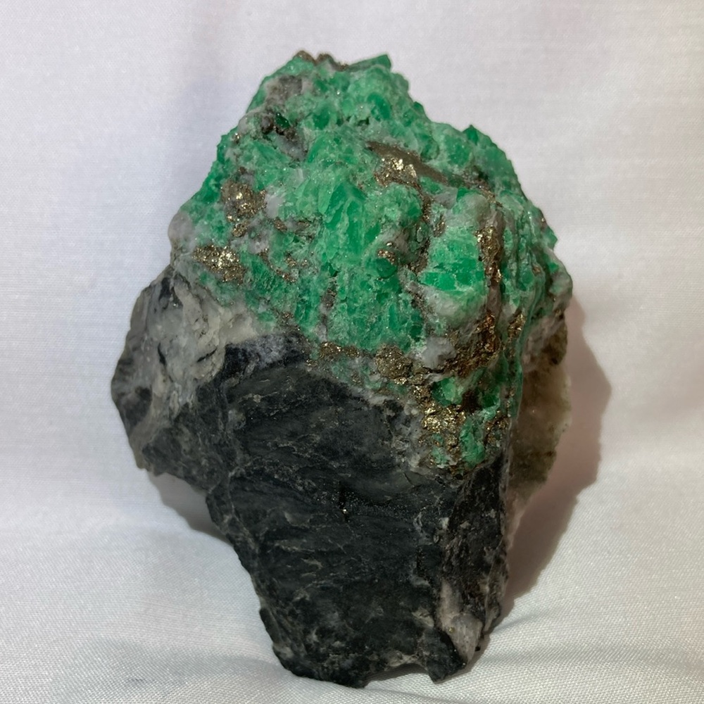 Emerald Raw Specimen. NWOT Weight of